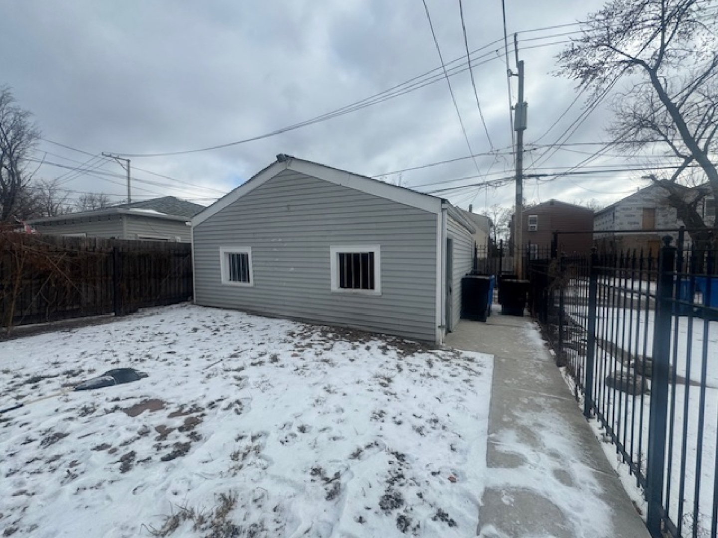 913 N Kedvale Avenue