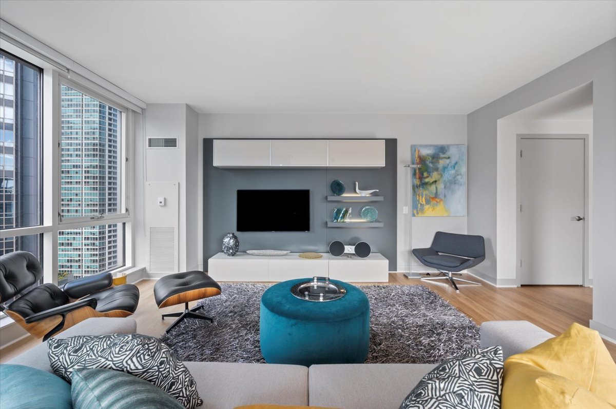 Chicago, Illinois 60611, United States, 2 Bedrooms Bedrooms, ,2 BathroomsBathrooms,Residential,Active,226840