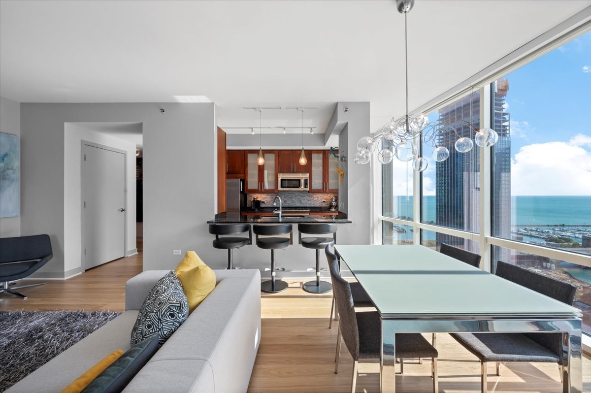 Chicago, Illinois 60611, United States, 2 Bedrooms Bedrooms, ,2 BathroomsBathrooms,Residential,Active,226840