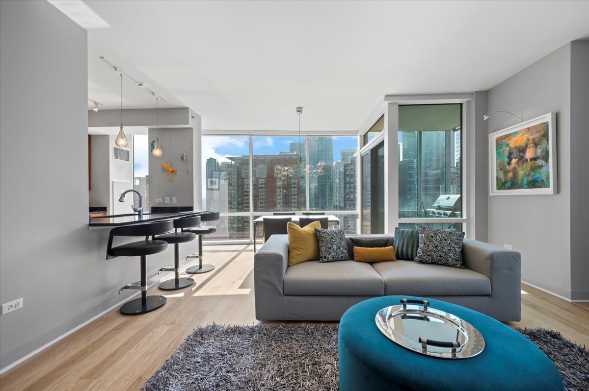 Chicago, Illinois 60611, United States, 2 Bedrooms Bedrooms, ,2 BathroomsBathrooms,Residential,Active,226840