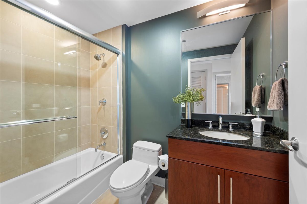 Chicago, Illinois 60611, United States, 2 Bedrooms Bedrooms, ,2 BathroomsBathrooms,Residential,Active,226840