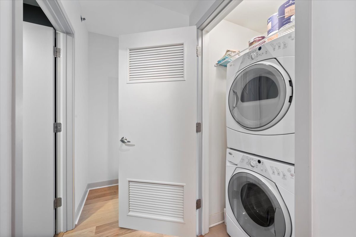 Chicago, Illinois 60611, United States, 2 Bedrooms Bedrooms, ,2 BathroomsBathrooms,Residential,Active,226840