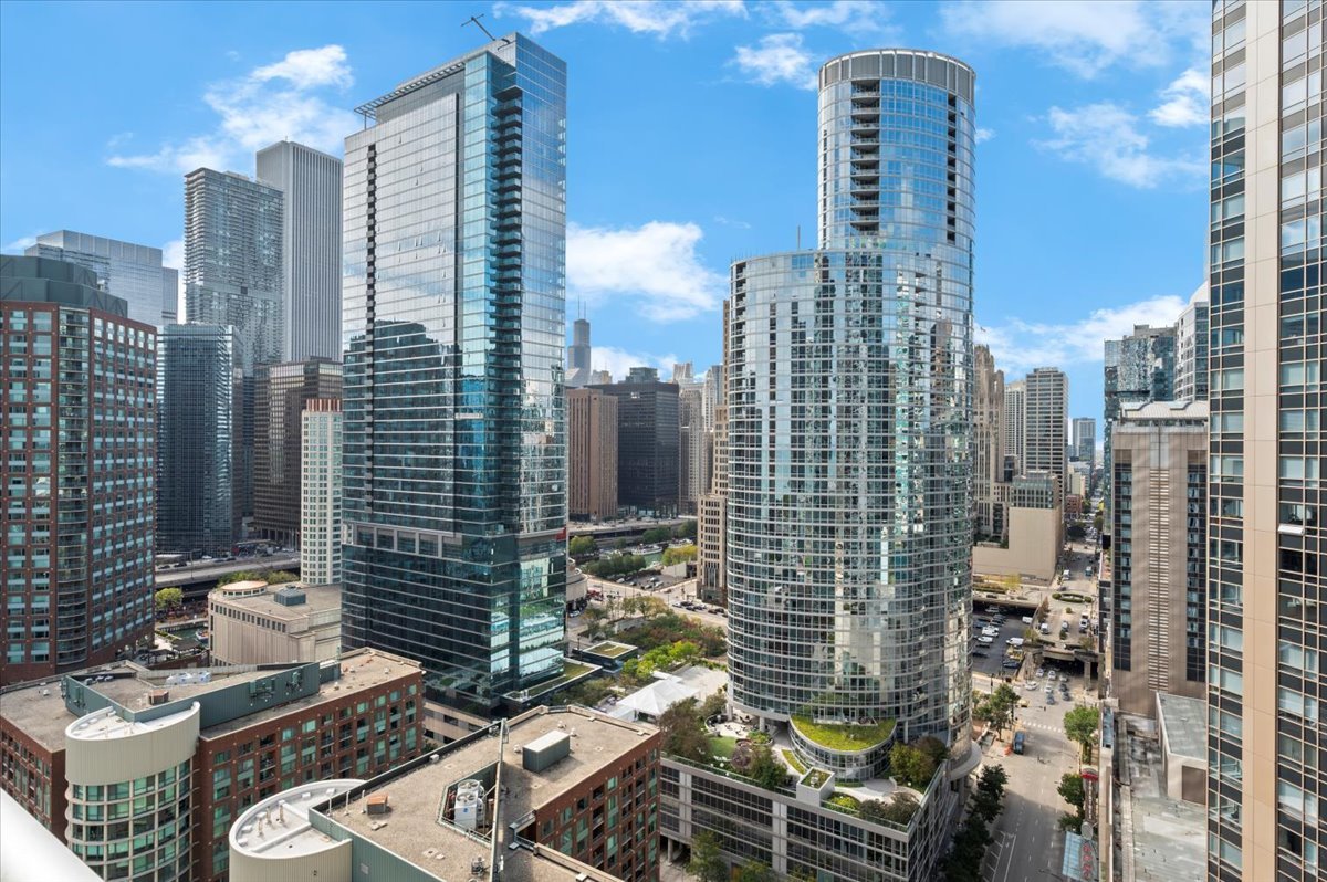 Chicago, Illinois 60611, United States, 2 Bedrooms Bedrooms, ,2 BathroomsBathrooms,Residential,Active,226840