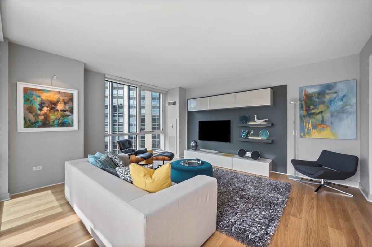 Chicago, Illinois 60611, United States, 2 Bedrooms Bedrooms, ,2 BathroomsBathrooms,Residential,Active,226840