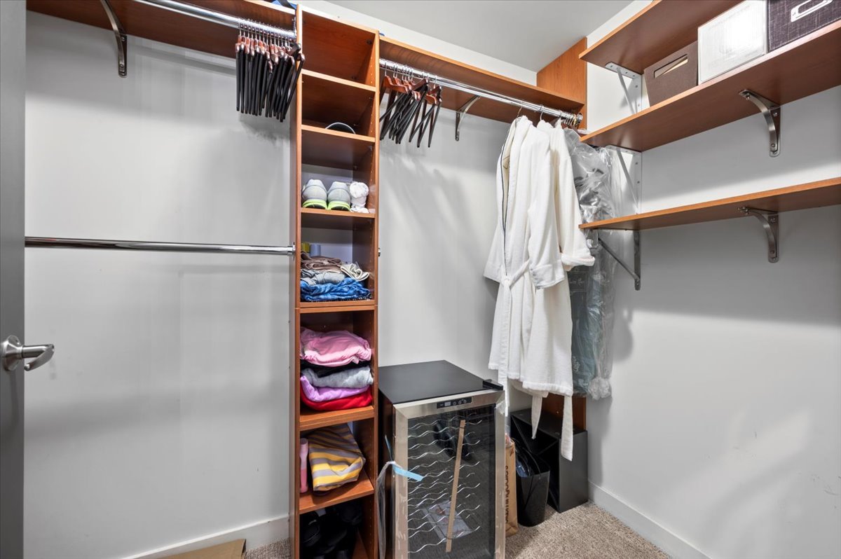 Chicago, Illinois 60611, United States, 2 Bedrooms Bedrooms, ,2 BathroomsBathrooms,Residential,Active,226840