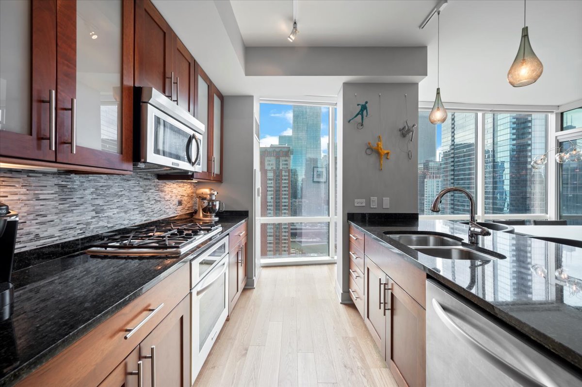 Chicago, Illinois 60611, United States, 2 Bedrooms Bedrooms, ,2 BathroomsBathrooms,Residential,Active,226840