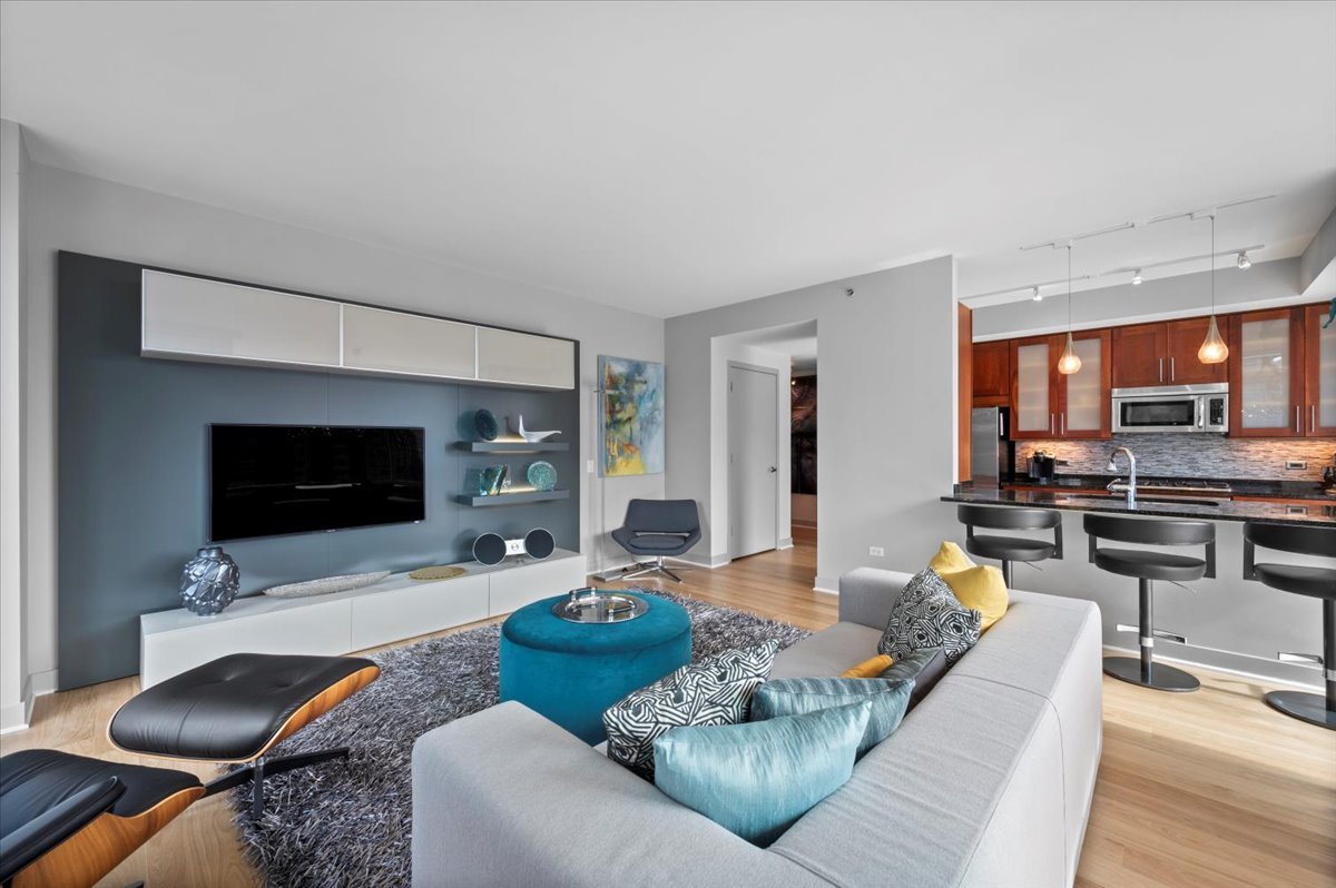 Chicago, Illinois 60611, United States, 2 Bedrooms Bedrooms, ,2 BathroomsBathrooms,Residential,Active,226840