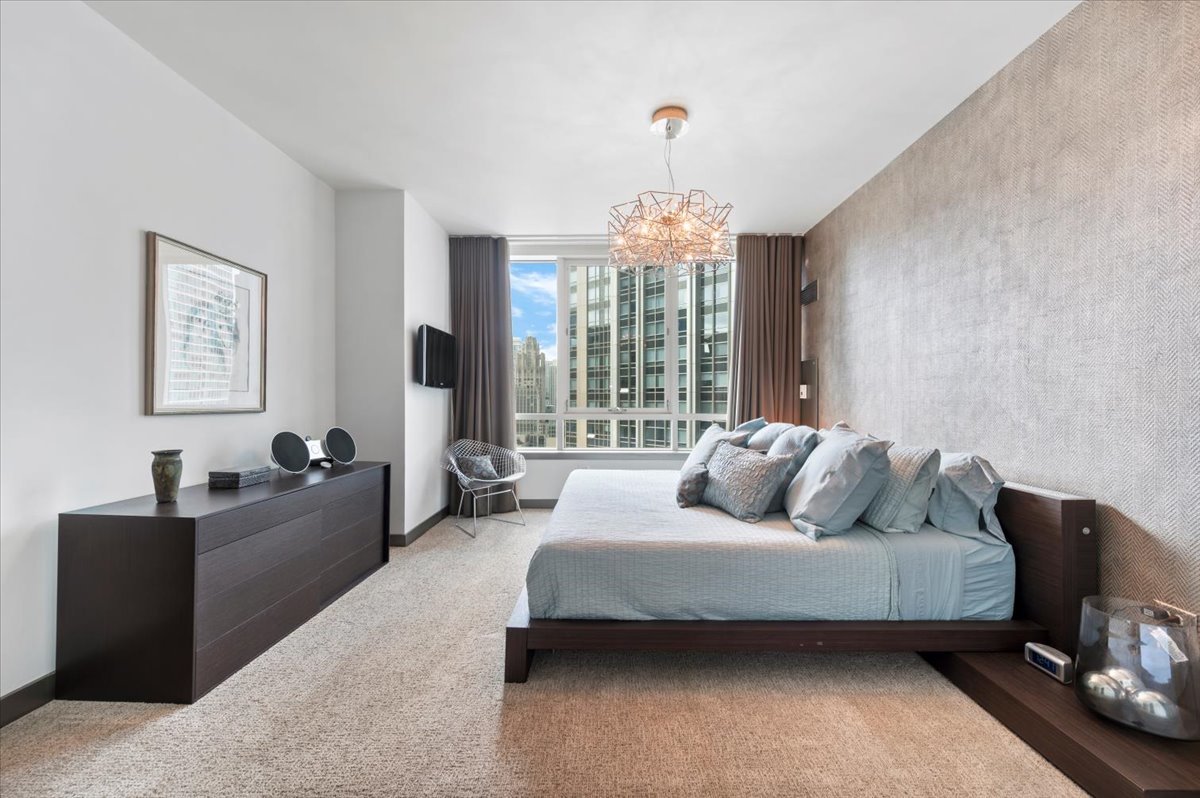 Chicago, Illinois 60611, United States, 2 Bedrooms Bedrooms, ,2 BathroomsBathrooms,Residential,Active,226840