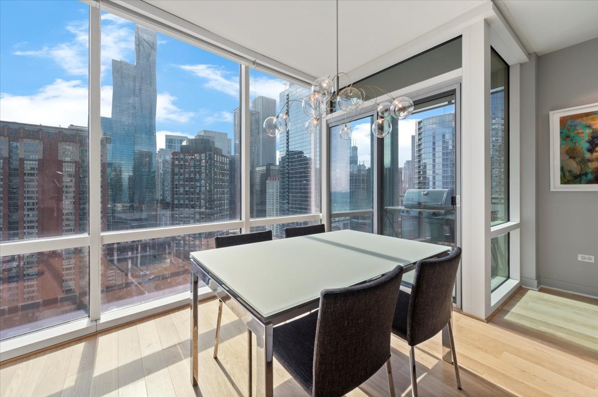 Chicago, Illinois 60611, United States, 2 Bedrooms Bedrooms, ,2 BathroomsBathrooms,Residential,Active,226840