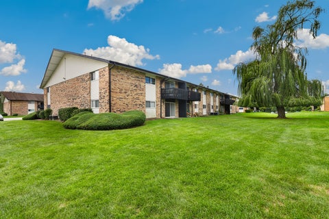 Tiny photo for 5A Kingery Quarter #5-104, Willowbrook, IL 60527 (MLS # 12794550)