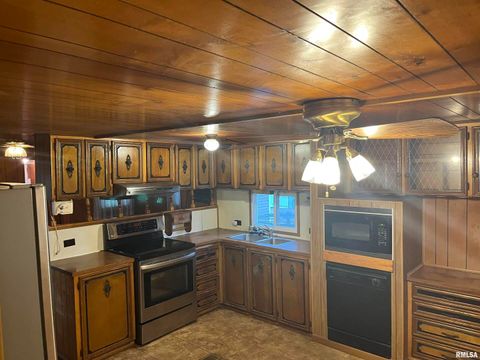 Tiny photo for 1000 DOVER Street, Centralia, IL 62801 (MLS # EB460523)