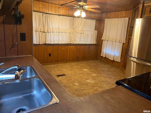 Tiny photo for 1000 DOVER Street, Centralia, IL 62801 (MLS # EB460523)