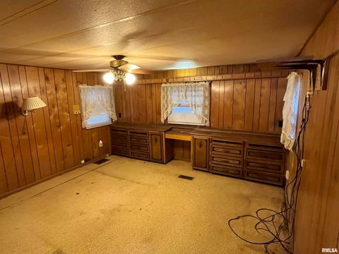 Tiny photo for 1000 DOVER Street, Centralia, IL 62801 (MLS # EB460523)