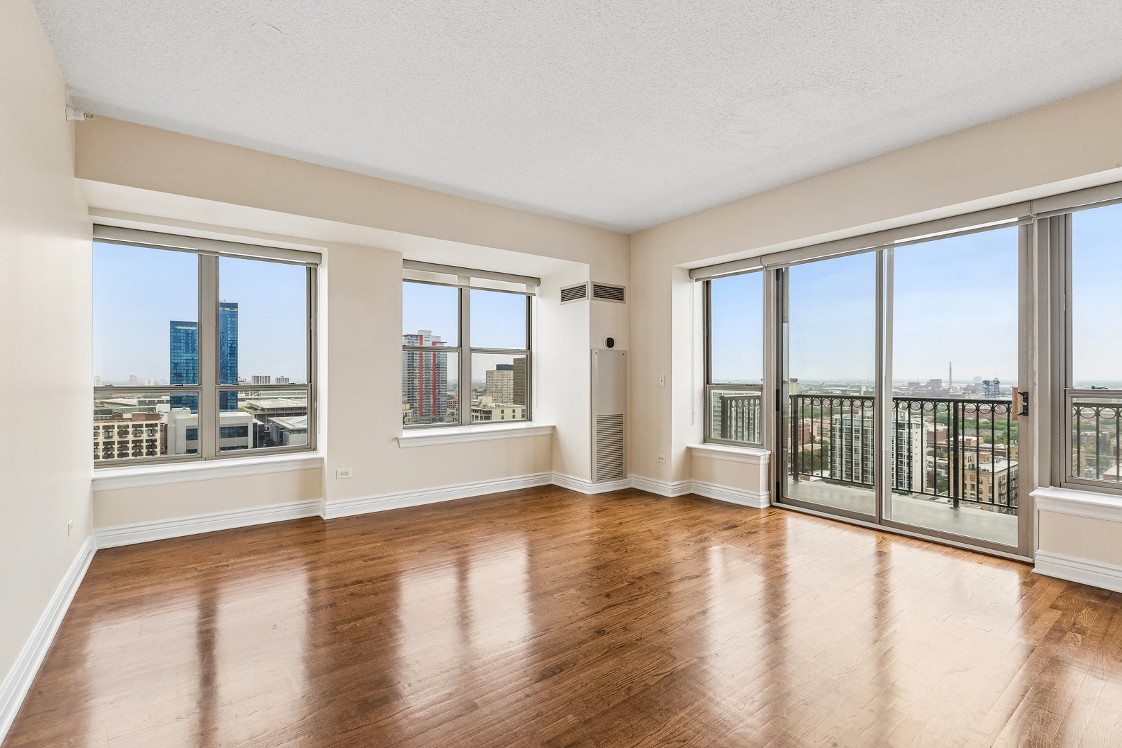 1717 S PRAIRIE Avenue 2206