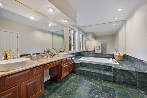 Tiny photo for 602 Fox Glen Drive, St. Charles, IL 60174 (MLS # 12786555)