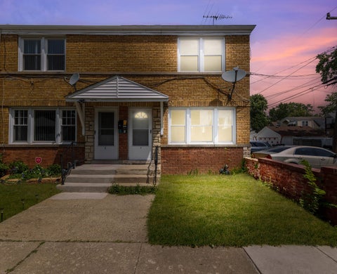 Tiny photo for 1027 Bellwood Avenue #f, Bellwood, IL 60104 (MLS # 12694548)