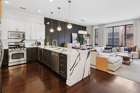 Tiny photo for 1550 N Bell Avenue #2B, Chicago, IL 60647 (MLS # 12564104)