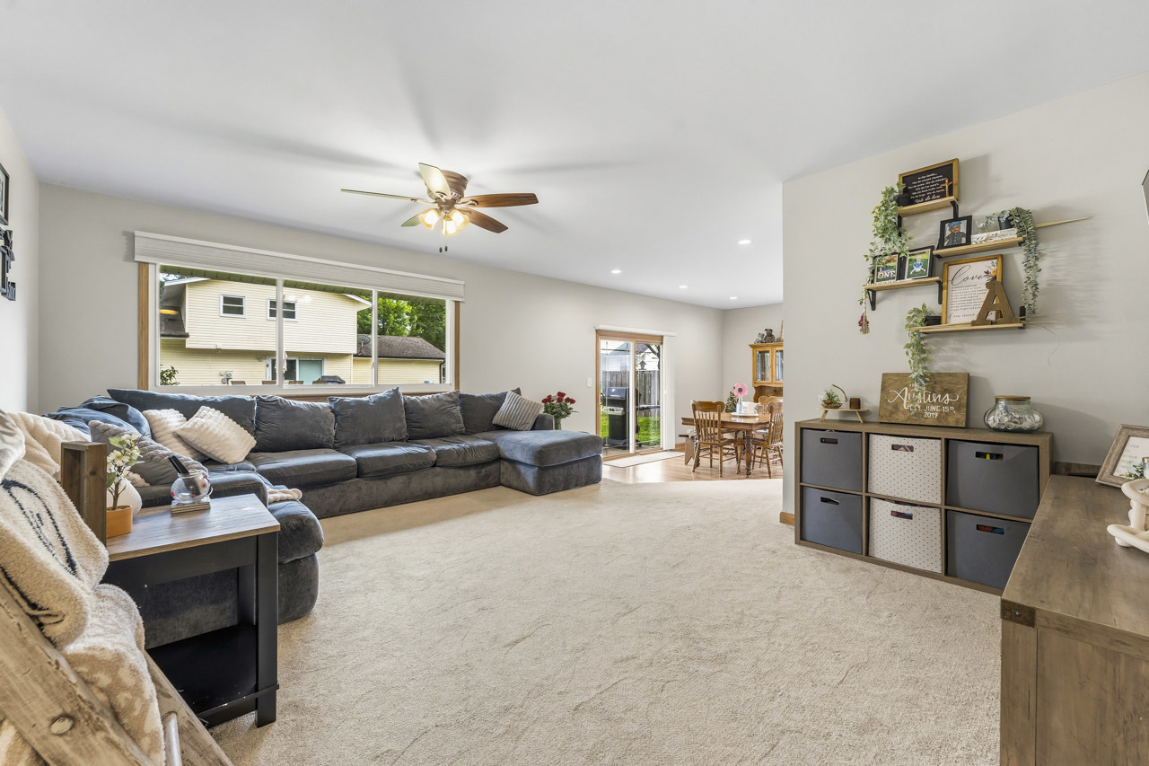 927 E Sayles Drive