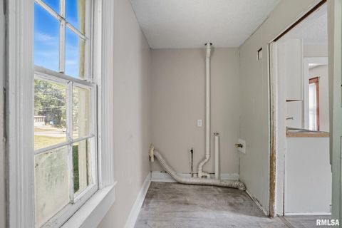 Tiny photo for 1222 PERSHING Avenue, Davenport, IA 52803 (MLS # QC4267866)