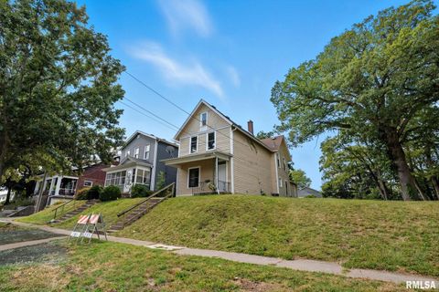 Tiny photo for 1222 PERSHING Avenue, Davenport, IA 52803 (MLS # QC4267866)