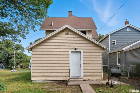 Tiny photo for 1222 PERSHING Avenue, Davenport, IA 52803 (MLS # QC4267866)