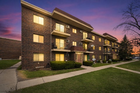 Photo of 940 N Rohlwing Road #201A, Addison, IL 60101 (MLS # 12744224)