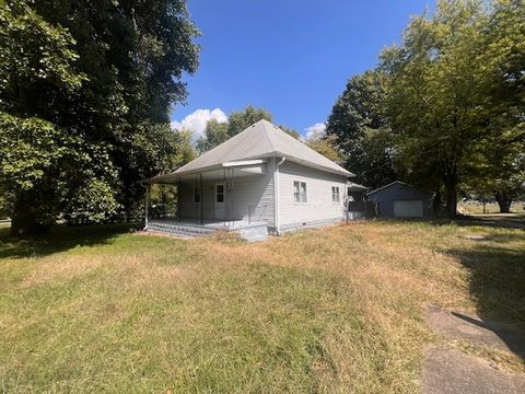 Photo of 300 N Maltby Street, Waynesville, IL 61778 (MLS # 12502486) Photo of 300 N Maltby Street, Waynesville, IL 61778 (MLS # 12502486)