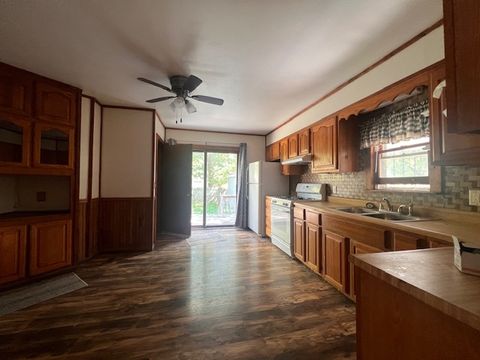 Tiny photo for 300 N Maltby Street, Waynesville, IL 61778 (MLS # 12502486)