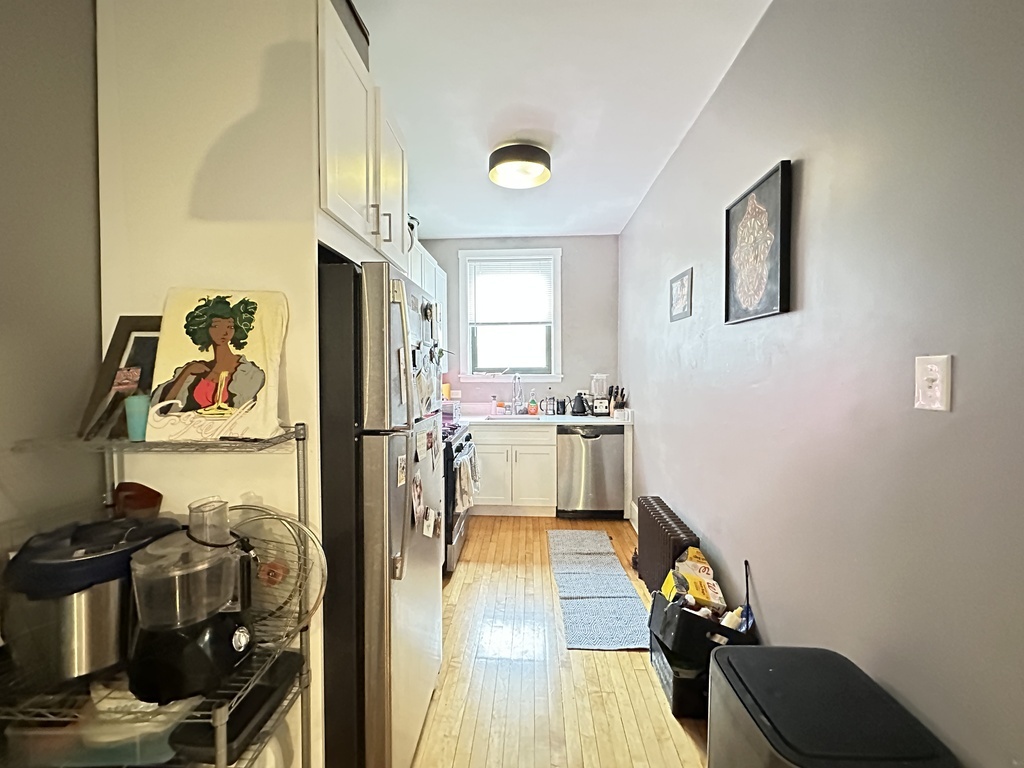 439 W Melrose Street 3C