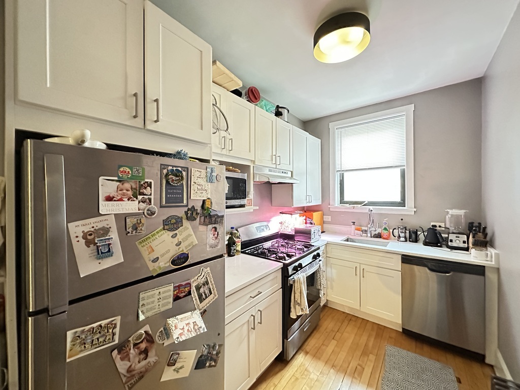 439 W Melrose Street 3C