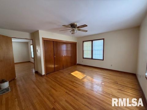 Tiny photo for 121 N 9TH Street, Herrin, IL 62948 (MLS # EB460470)