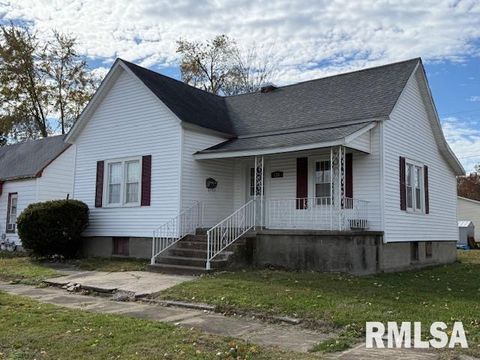 Tiny photo for 121 N 9TH Street, Herrin, IL 62948 (MLS # EB460470)