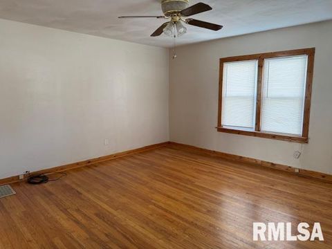 Tiny photo for 121 N 9TH Street, Herrin, IL 62948 (MLS # EB460470)