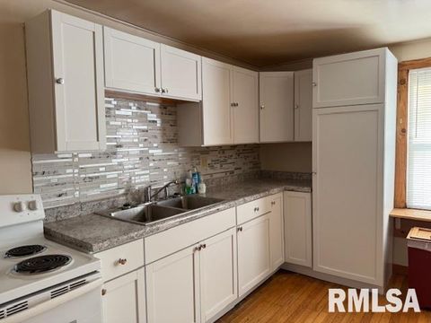 Tiny photo for 121 N 9TH Street, Herrin, IL 62948 (MLS # EB460470)