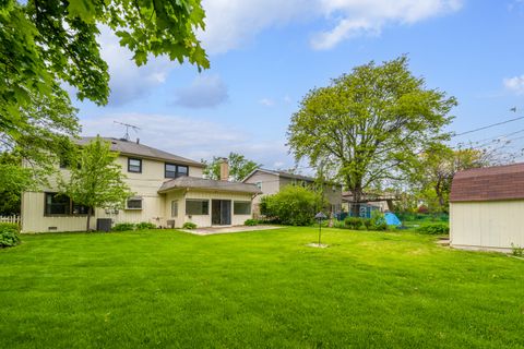 Tiny photo for 1717 N Burning Bush Lane, Mount Prospect, IL 60056 (MLS # 12648158)
