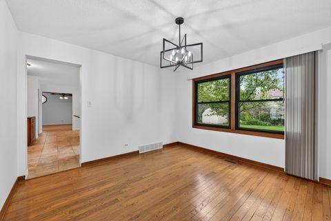 Tiny photo for 1717 N Burning Bush Lane, Mount Prospect, IL 60056 (MLS # 12648158)
