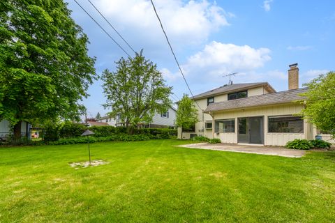 Tiny photo for 1717 N Burning Bush Lane, Mount Prospect, IL 60056 (MLS # 12648158)