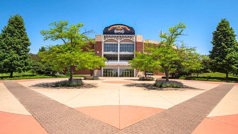 Tiny photo for 2228 Waters Edge Drive, Schaumburg, IL 60173 (MLS # 12648729)