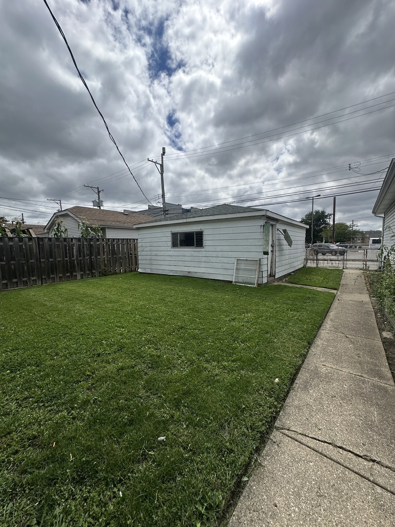 Chicago, Illinois 60641, United States, 5 Bedrooms Bedrooms, ,3 BathroomsBathrooms,Residential,Active,240041