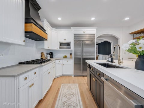 Tiny photo for 678 Oak Street, Glen Ellyn, IL 60137 (MLS # 12684643)