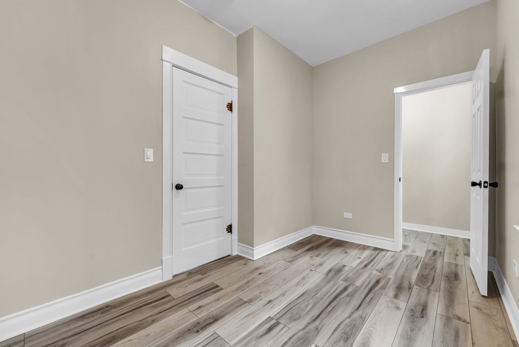 5323 W 25th Place