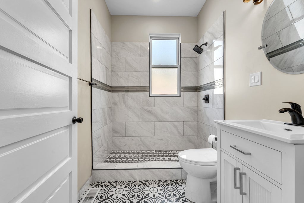 5323 W 25th Place