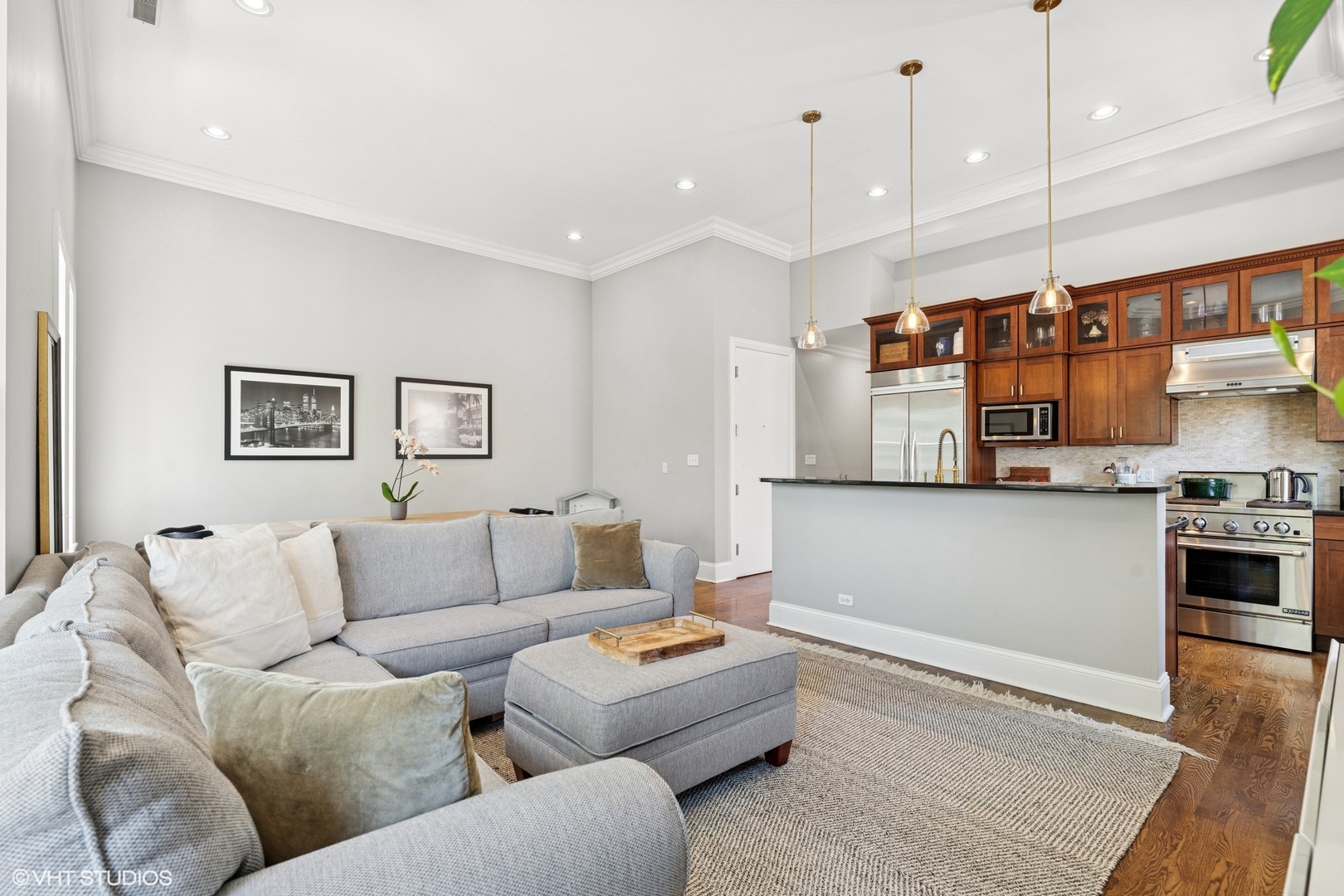 814 W Roscoe Street 3E