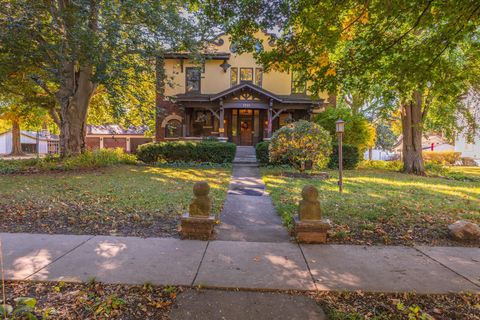 Tiny photo for 1111 E Grove Street E, Bloomington, IL 61701 (MLS # 12498099)