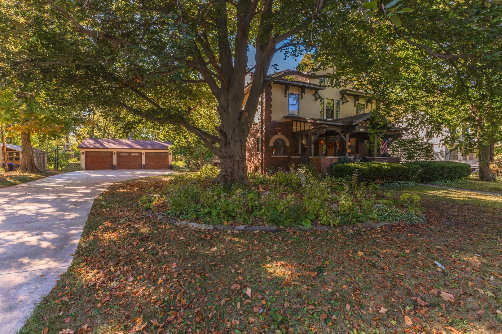 1111 E Grove Street E