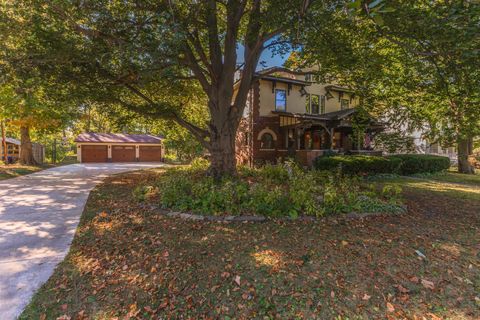 Tiny photo for 1111 E Grove Street E, Bloomington, IL 61701 (MLS # 12498099)