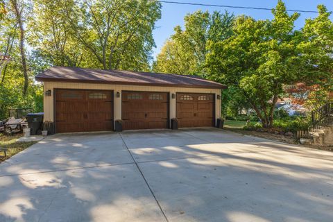 Tiny photo for 1111 E Grove Street E, Bloomington, IL 61701 (MLS # 12498099)
