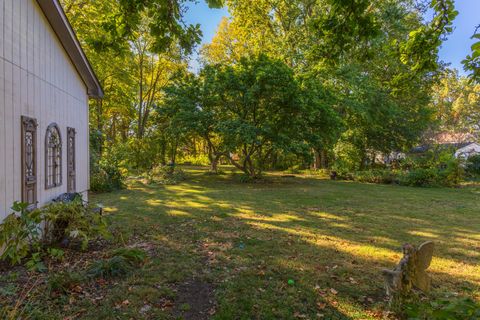 Tiny photo for 1111 E Grove Street E, Bloomington, IL 61701 (MLS # 12498099)