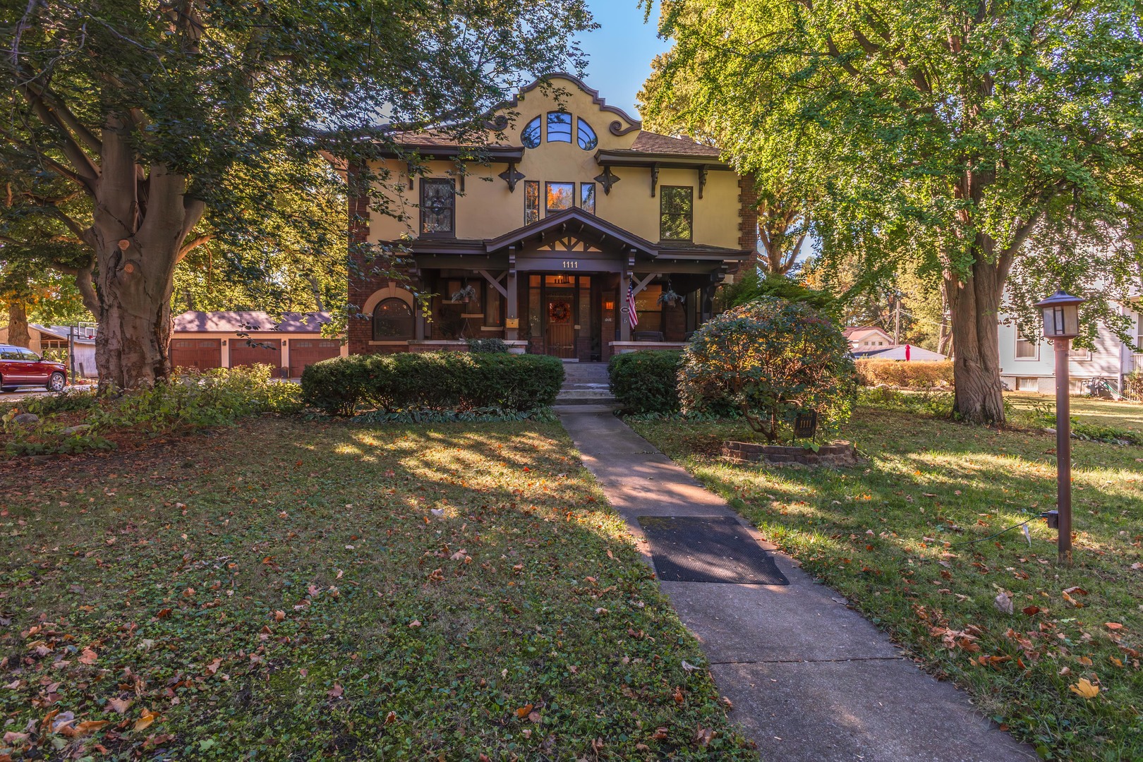 1111 E Grove Street E