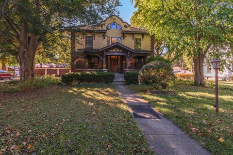 Tiny photo for 1111 E Grove Street E, Bloomington, IL 61701 (MLS # 12498099)